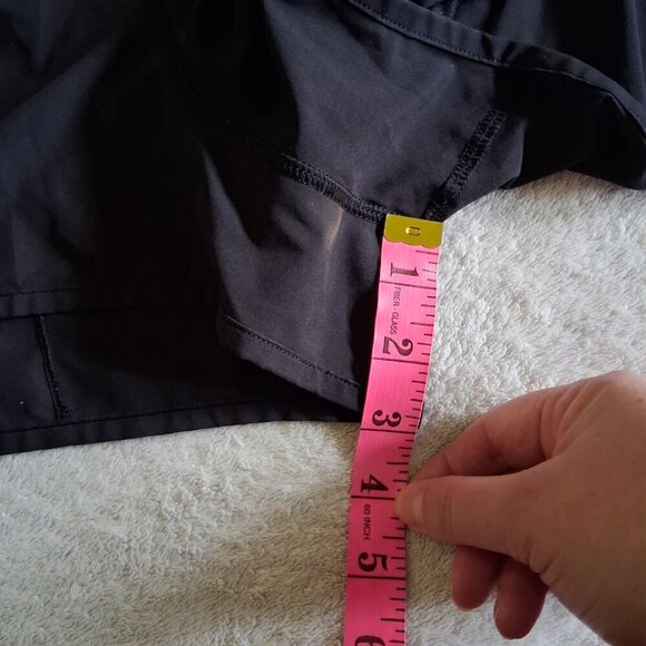 Lululemon Women's Size 8 Black Low Rise Speed Up Shorts - Picture 12 of 12